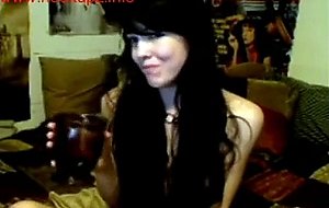 Cute teen using her vibrator to fuck her pussy