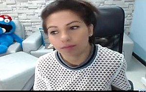 Niley shows her huge natural tits cams