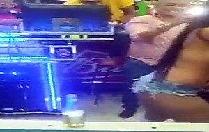Morra bien buena haciendo un striper
