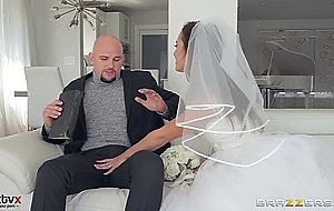 Slutty bride kelsi monroe deepthroats massive rod