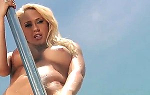 Kagney linn karter lets us check out her curves
