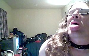 Wanking amateur swallows own spunk