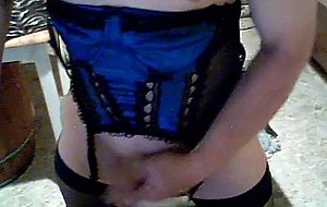 Wanking amateur swallows own spunk