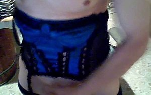 Wanking amateur swallows own spunk