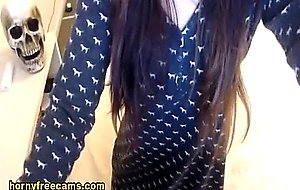 Brunette sweet play her pussy on cam 