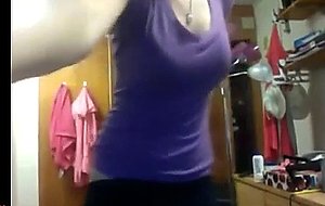 Amateur girl fingering pussy 