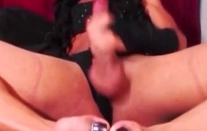 Sexy tranny shows her feet