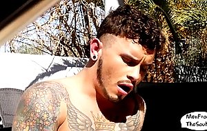 Tattooed muscular jock masturbates in the sun 