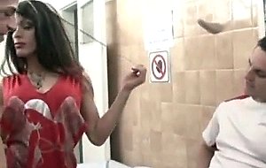 Chicos y una chica trans