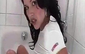 Webcam Girl In The Tub