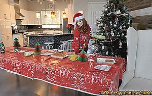 Horny family in the midst of an orgiastic Christmas session