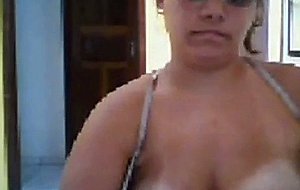 Chuby shows tits on cyber