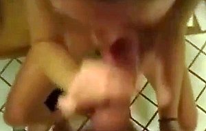 Amateur girlfriend in public lockerroom