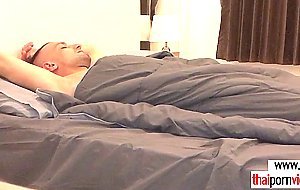 Thai girlfriend enjoys morning sex with her boyfriend