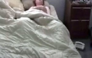 Masturbation en camera cachee - SEXTVX.COM