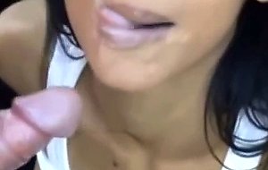 Teen gf gets a facial in a car!