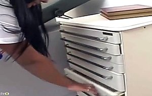 Skilful doctor for a latina tranny