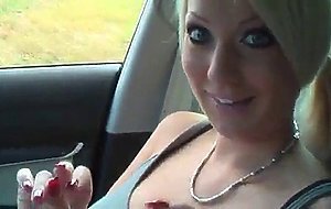Blonde Amateur-Freundin wird im Freien gefickt