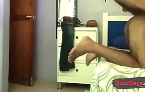 Il lui Nike le cul