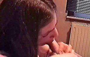 Sunny verpasst ihrem Freund einen sehr dicken Cumshot