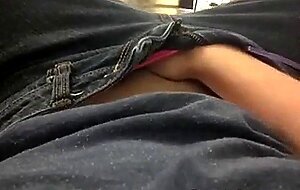 Masturbation fille en Jeans avec Vibro