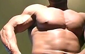 Str8 bodybuilder flexing nude