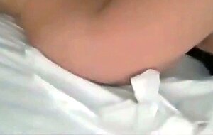 Jovencita colombiana se masturba rico.