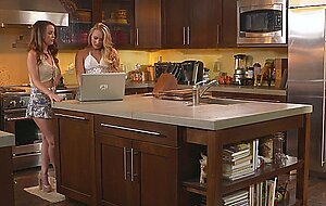 Lesbian sluts dillion harper & aj applegate enjoy kitchen tribbing & licking