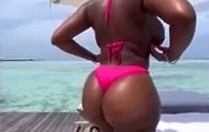 Phat ass ebony fucking beach side