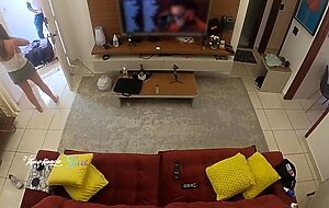 Hot wife thay ksada was recognized by the delivery man, she lets him suck her on the living