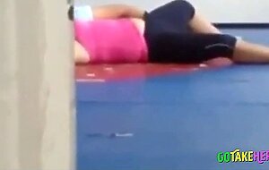 Deux Coquines: Surprise au Gymnase - French Amateur Video
