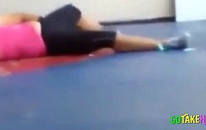 Deux Coquines: Surprise au Gymnase - French Amateur Video
