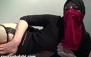 Hot algerian milf shows her big boobs and fucks her pussy