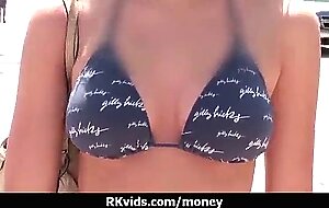 Amateur chick takes money for a fuck 21