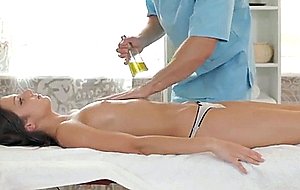 Foxy di gets anal from her masseuse