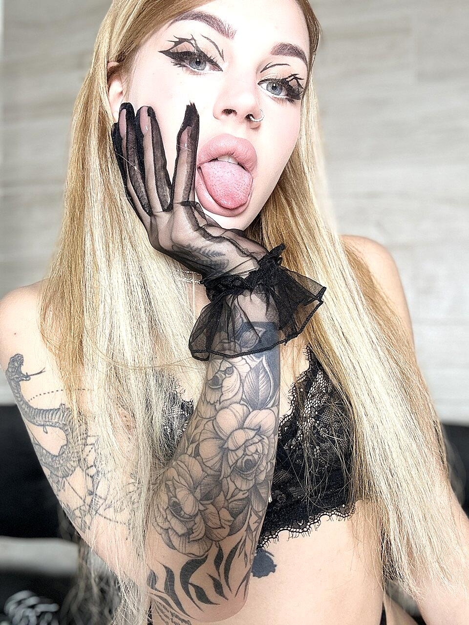 Beauty Honnney Pie Poses Provocatively In Her Lingerie Amateur, Beautiful, Lingerie, Panties, Tattoo