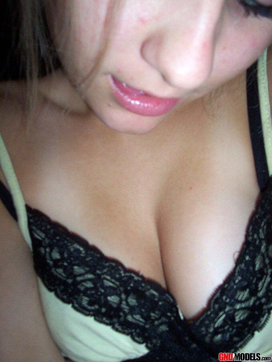 Blonde Amateur Kylie Takes Off Her Brassiere In A Tempting Fashion Amateur, Cute, Face, Selfie, Teen