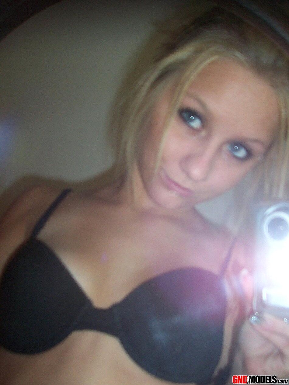 Blonde Amateur Kylie Takes Off Her Brassiere In A Tempting Fashion Amateur, Cute, Face, Selfie, Teen