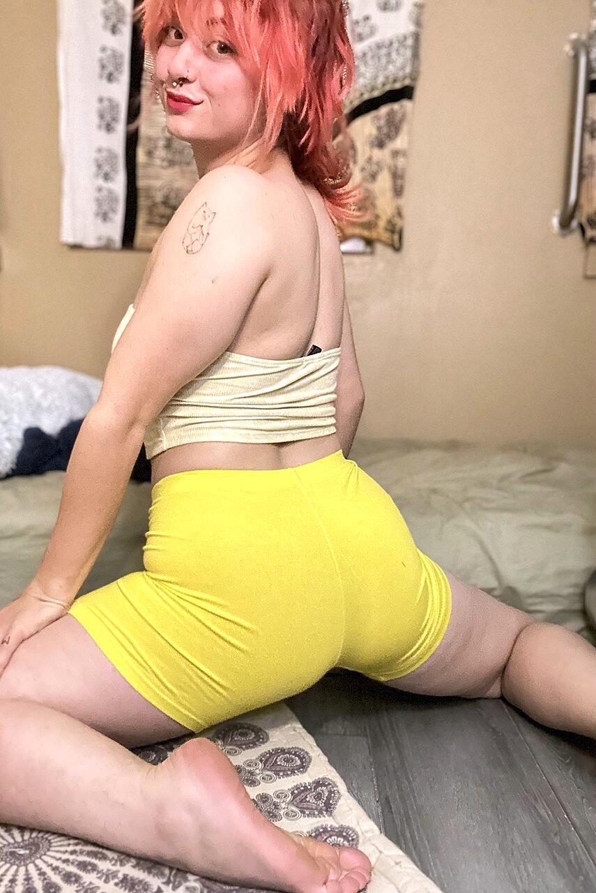 Slutty Amateur Babe With A Nose Piercing Redhead Abby Teasing With Her Curves Amateur, Curvy, Piercing, Redhead, Selfie