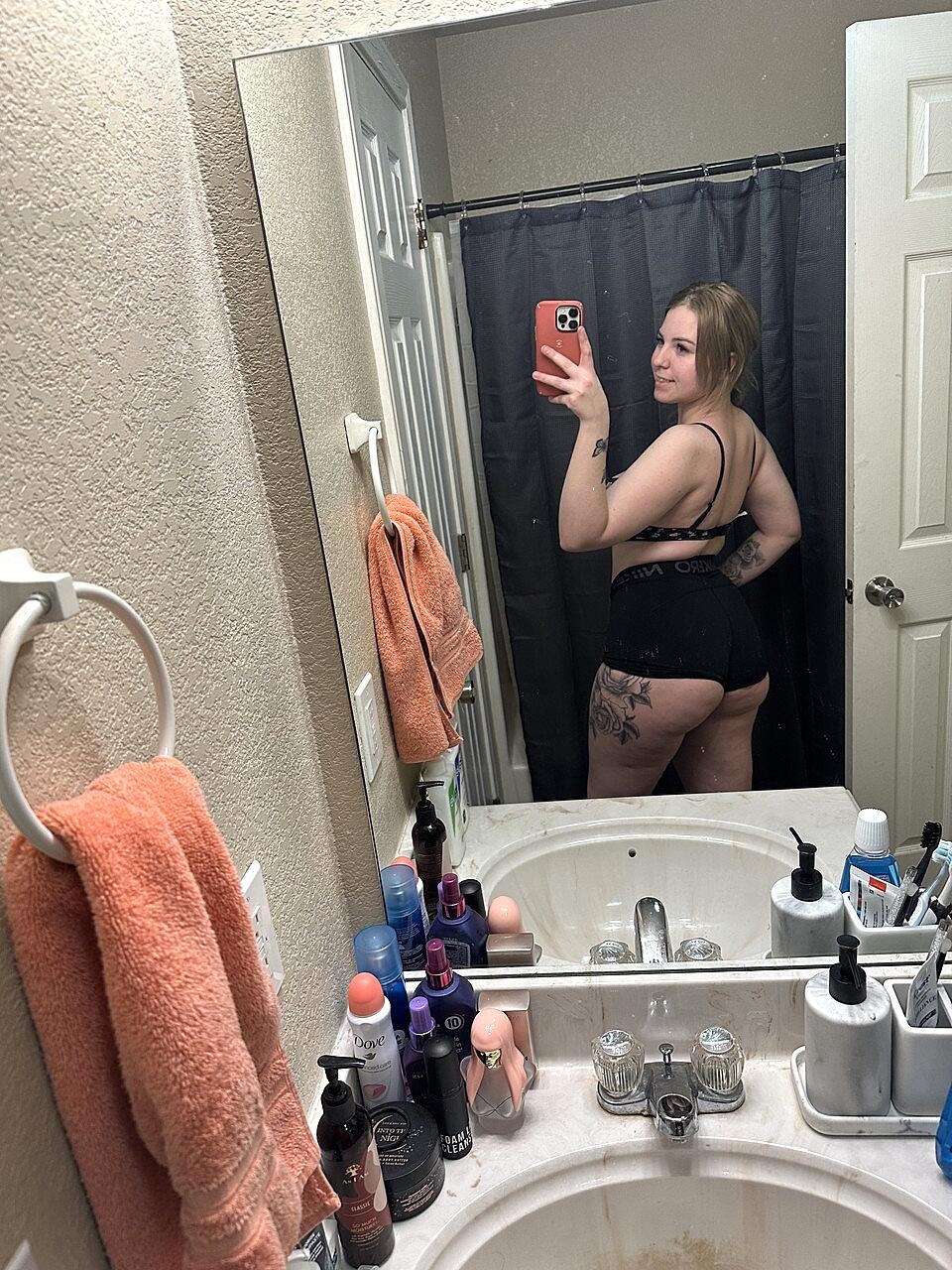 Chubby Cam Babe Kayla Bumsy Flaunts Her Big Ass Wearing Booty Shorts Amateur, Bbw, Chubby, Curvy, Thick