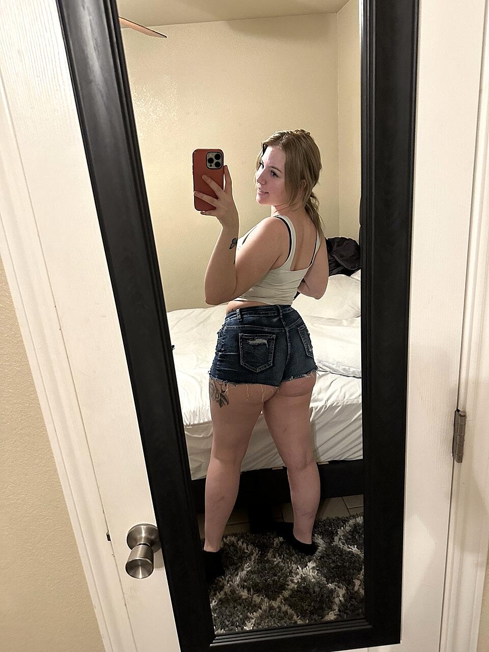 Chubby Cam Babe Kayla Bumsy Flaunts Her Big Ass Wearing Booty Shorts Amateur, Bbw, Chubby, Curvy, Thick