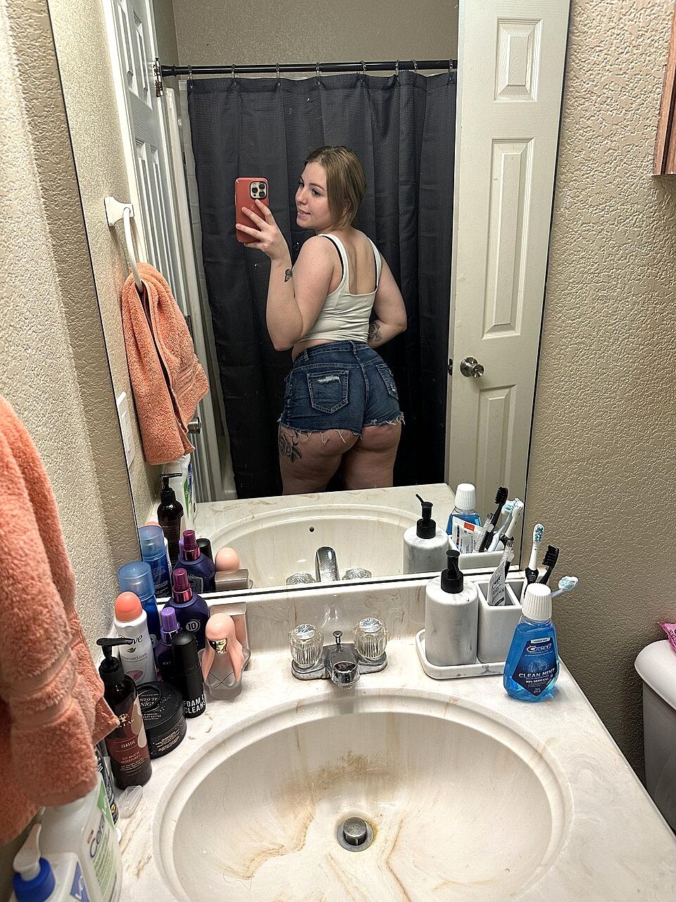 Chubby Cam Babe Kayla Bumsy Flaunts Her Big Ass Wearing Booty Shorts Amateur, Bbw, Chubby, Curvy, Thick