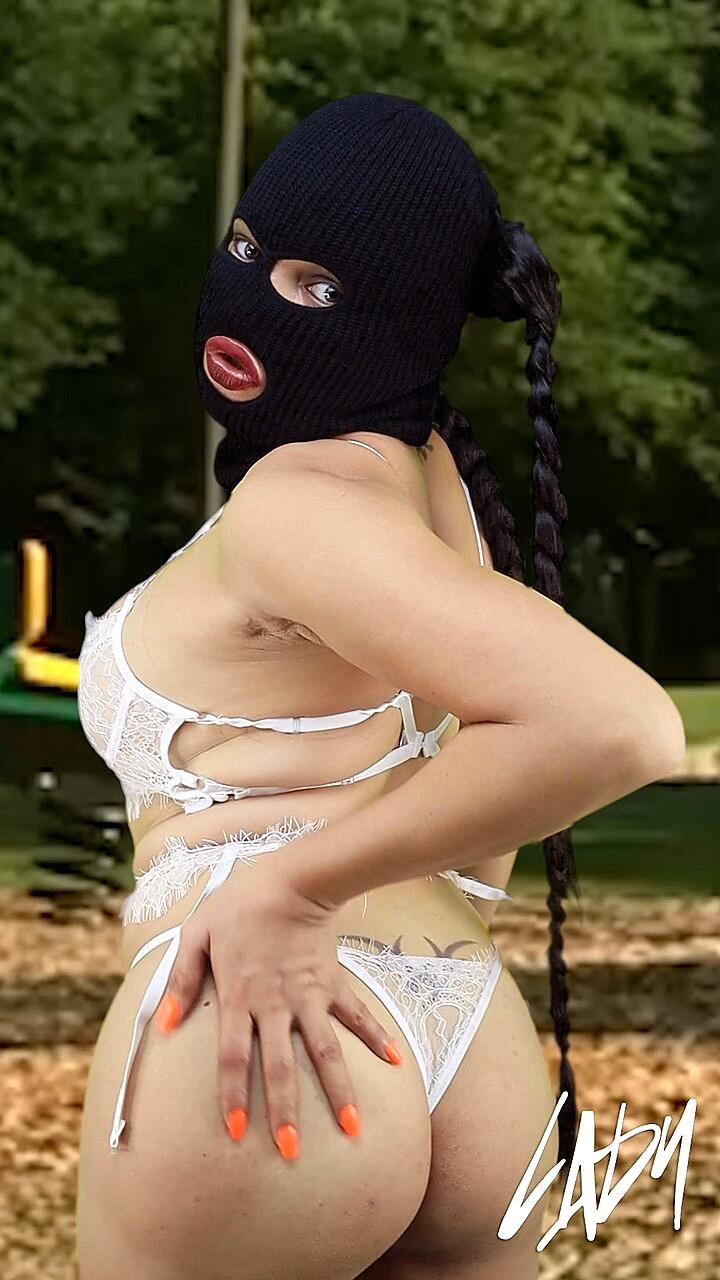 Masked Brunette Shemale Flaunting Her Big Ass & Tits In Her Lingerie Outside Shemale, Shemale-Ass
