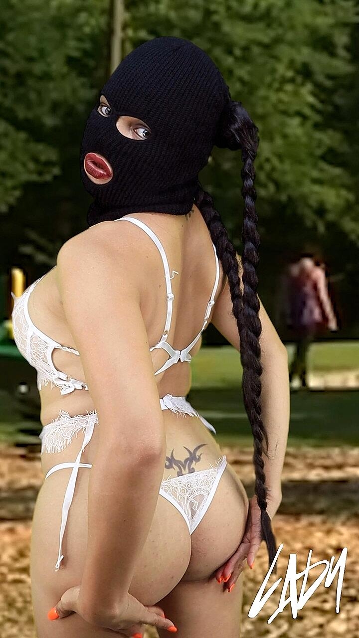 Masked Brunette Shemale Flaunting Her Big Ass & Tits In Her Lingerie Outside Shemale, Shemale-Ass
