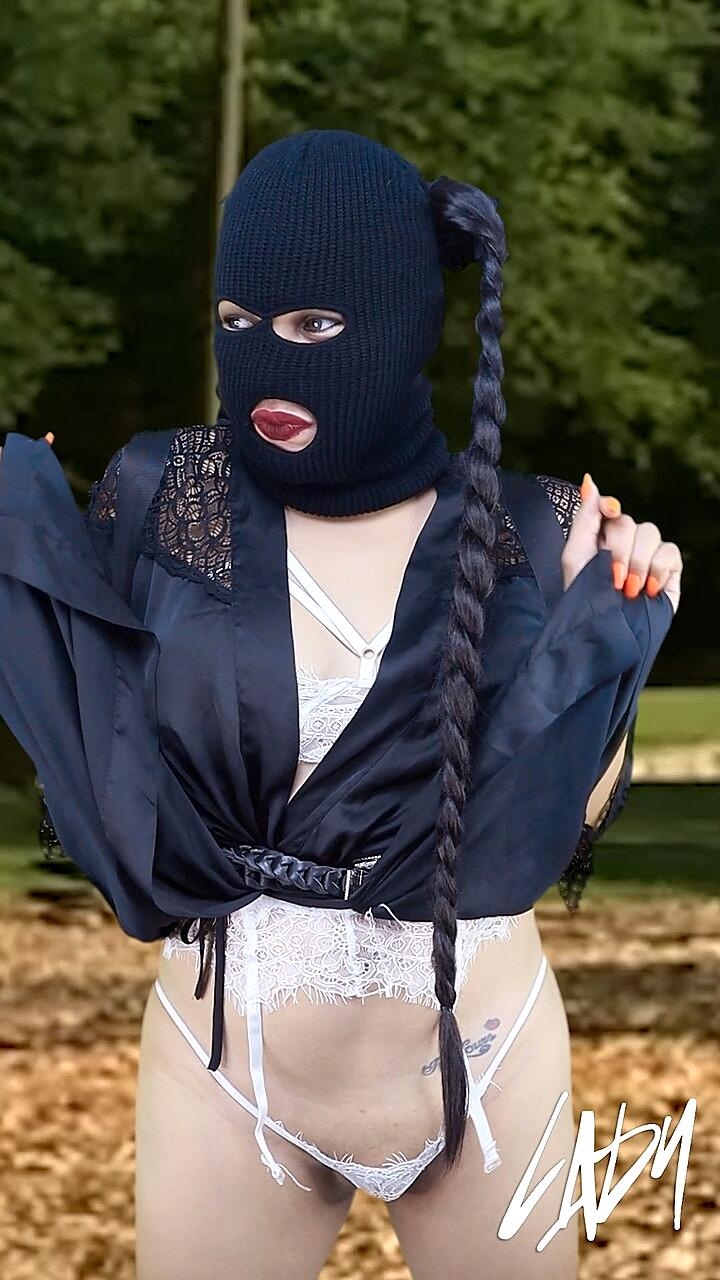 Masked Brunette Shemale Flaunting Her Big Ass & Tits In Her Lingerie Outside Shemale, Shemale-Ass