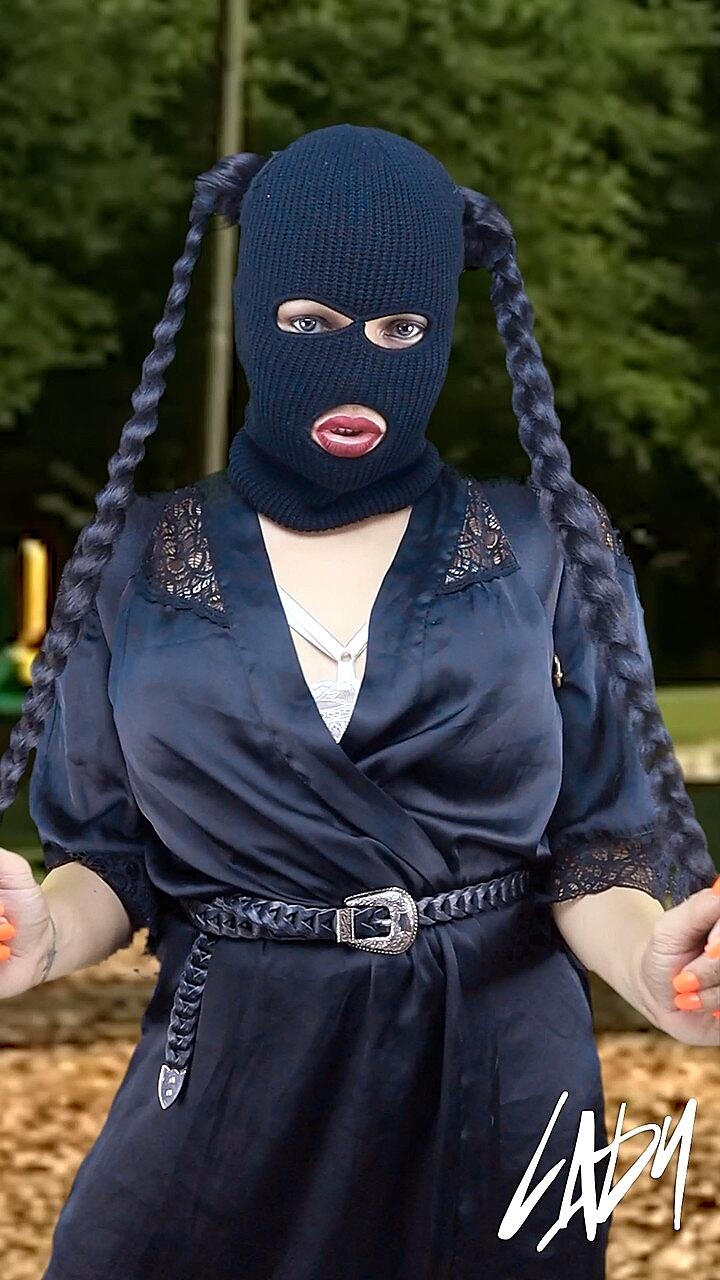 Masked Brunette Shemale Flaunting Her Big Ass & Tits In Her Lingerie Outside Shemale, Shemale-Ass