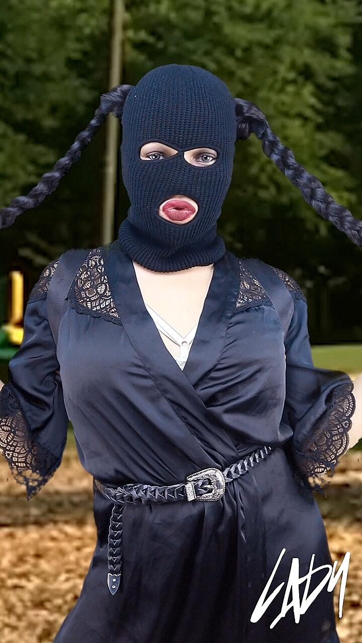 Masked Brunette Shemale Flaunting Her Big Ass & Tits In Her Lingerie Outside Shemale, Shemale-Ass