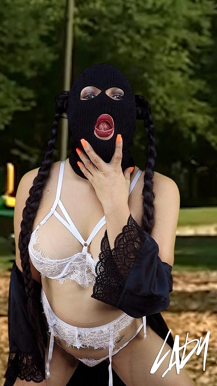 Masked Brunette Shemale Flaunting Her Big Ass & Tits In Her Lingerie Outside Shemale, Shemale-Ass