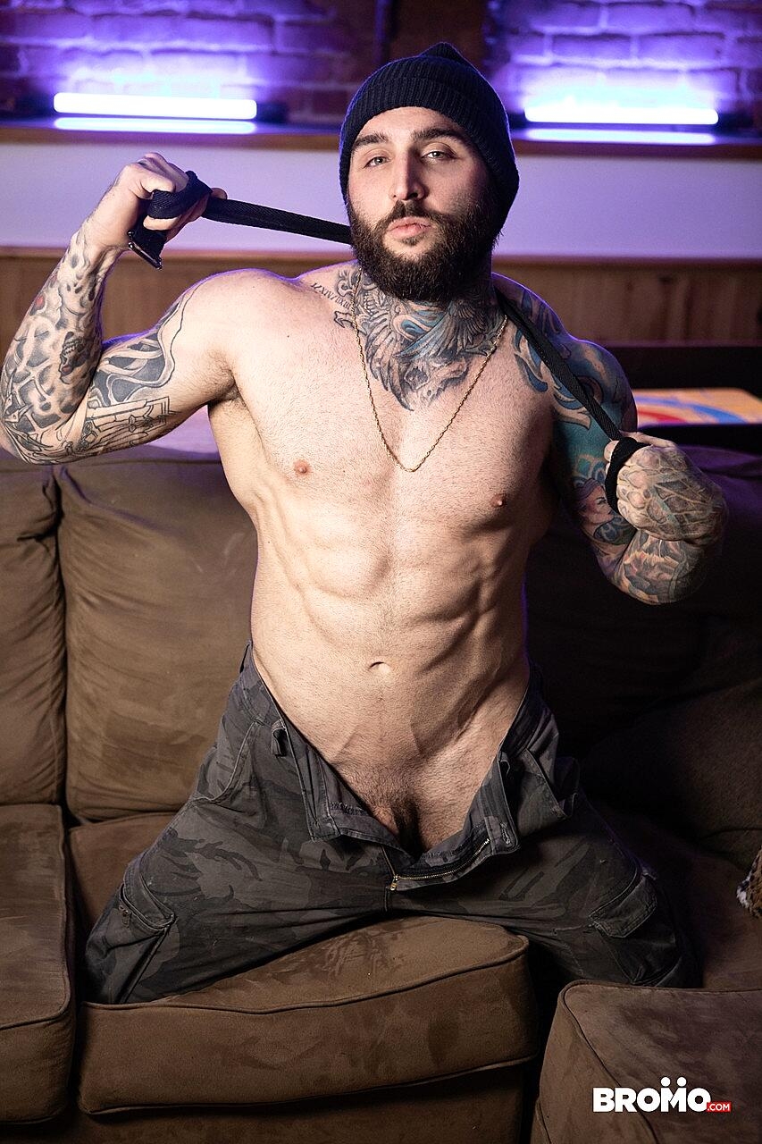 Men Com Tommy Tanner, Tony D Angelo