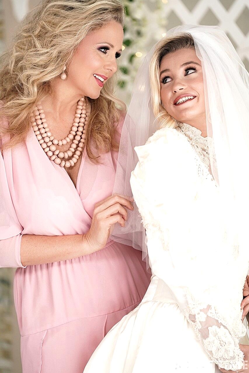 Carolina Sweets Is Affixed With A Garter Before A Lesbian Wedding To Julia Ann Mature, Reality, Wedding